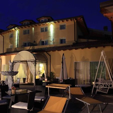 Borgo Dei Poeti Romantik Hotel Manerba del Garda Luaran gambar