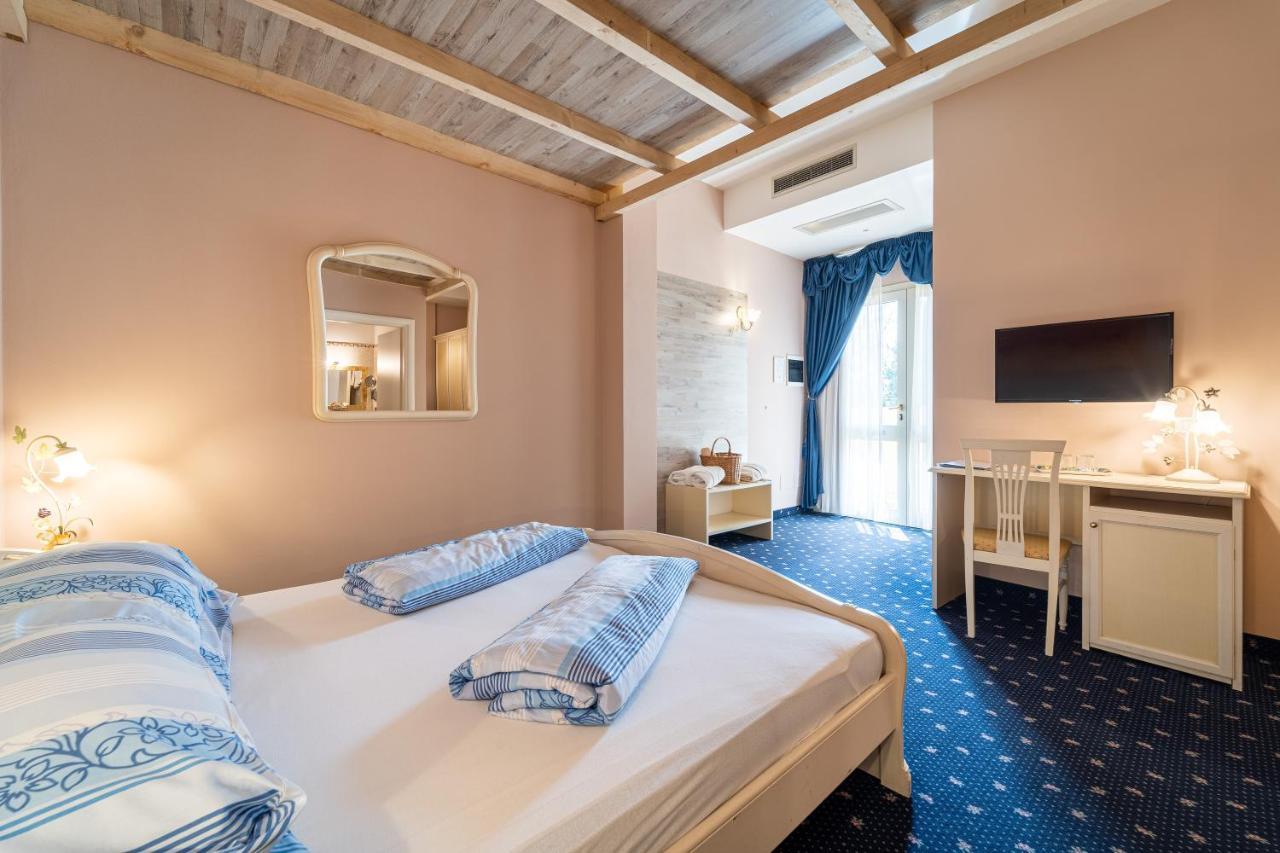 Borgo Dei Poeti Romantik Hotel Manerba del Garda Luaran gambar