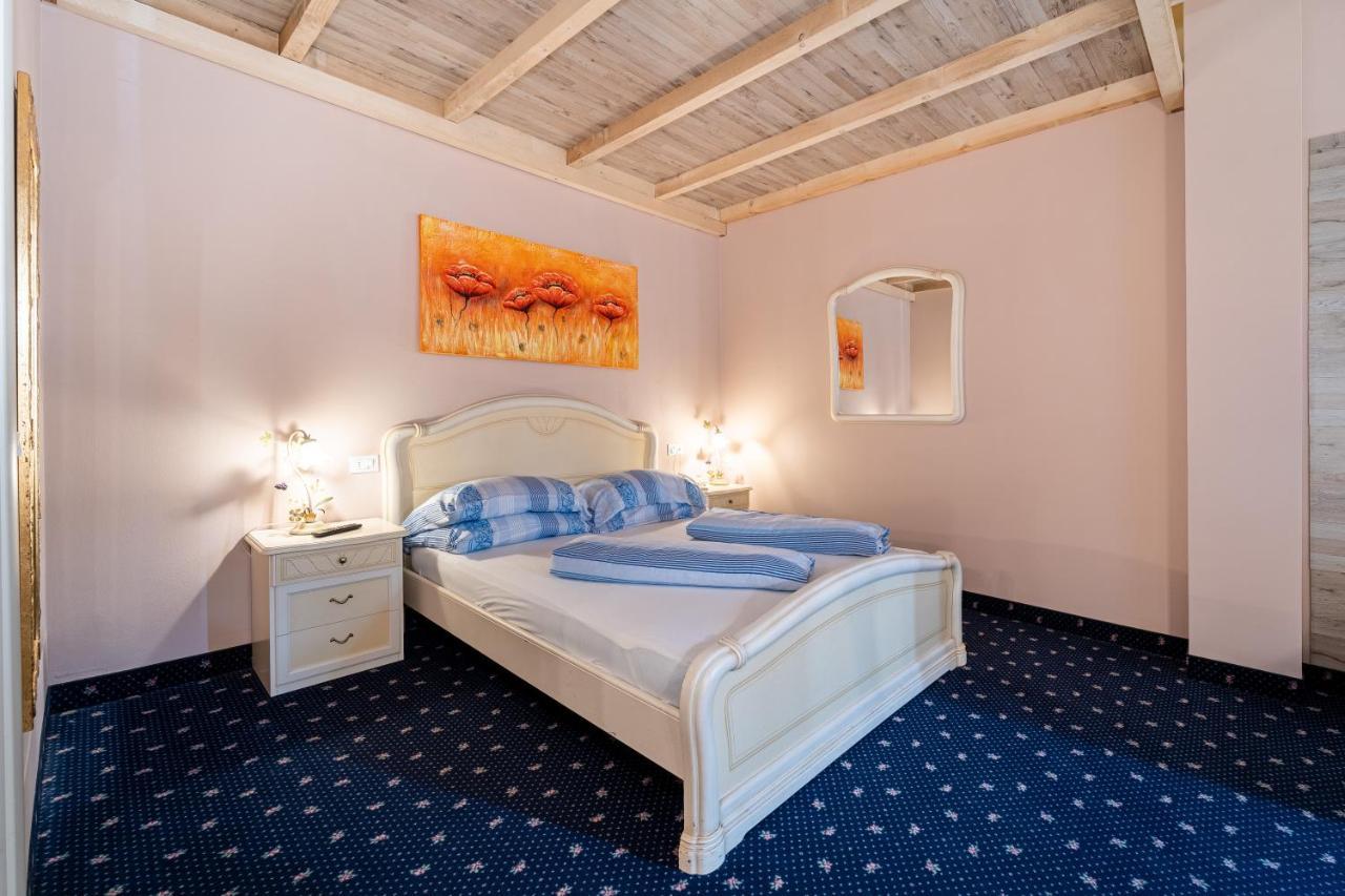 Borgo Dei Poeti Romantik Hotel Manerba del Garda Luaran gambar