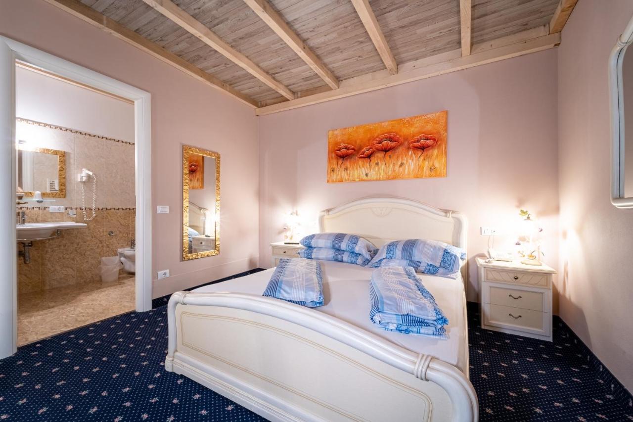 Borgo Dei Poeti Romantik Hotel Manerba del Garda Luaran gambar