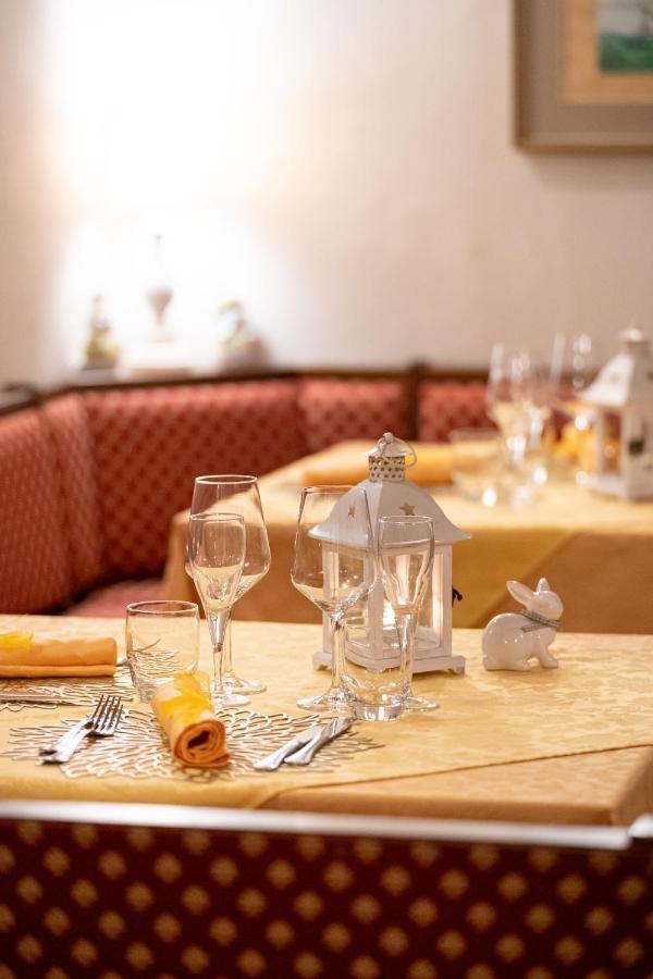 Borgo Dei Poeti Romantik Hotel Manerba del Garda Luaran gambar