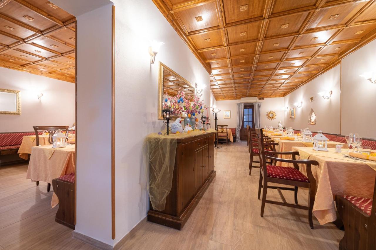 Borgo Dei Poeti Romantik Hotel Manerba del Garda Luaran gambar