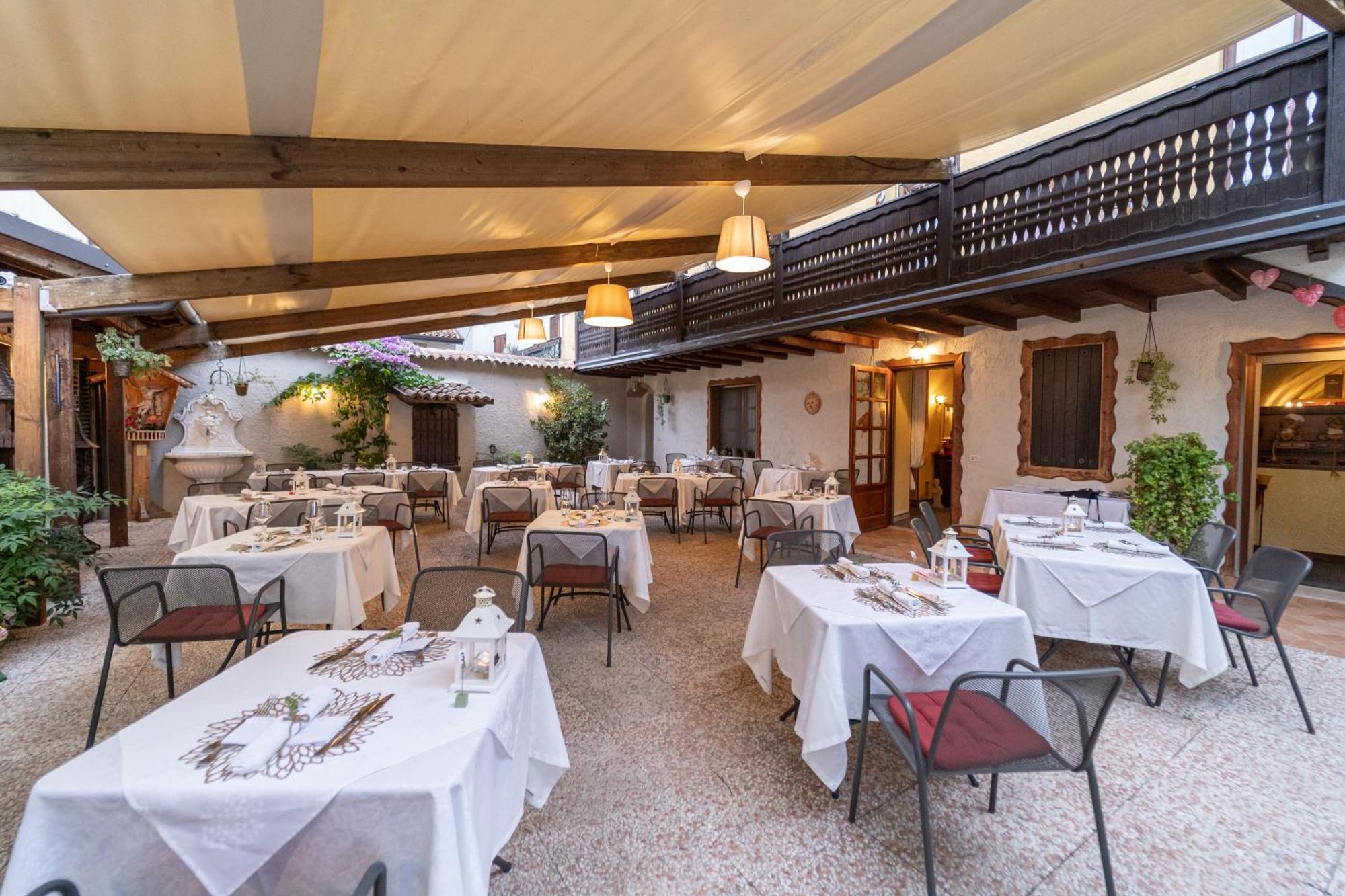 Borgo Dei Poeti Romantik Hotel Manerba del Garda Luaran gambar