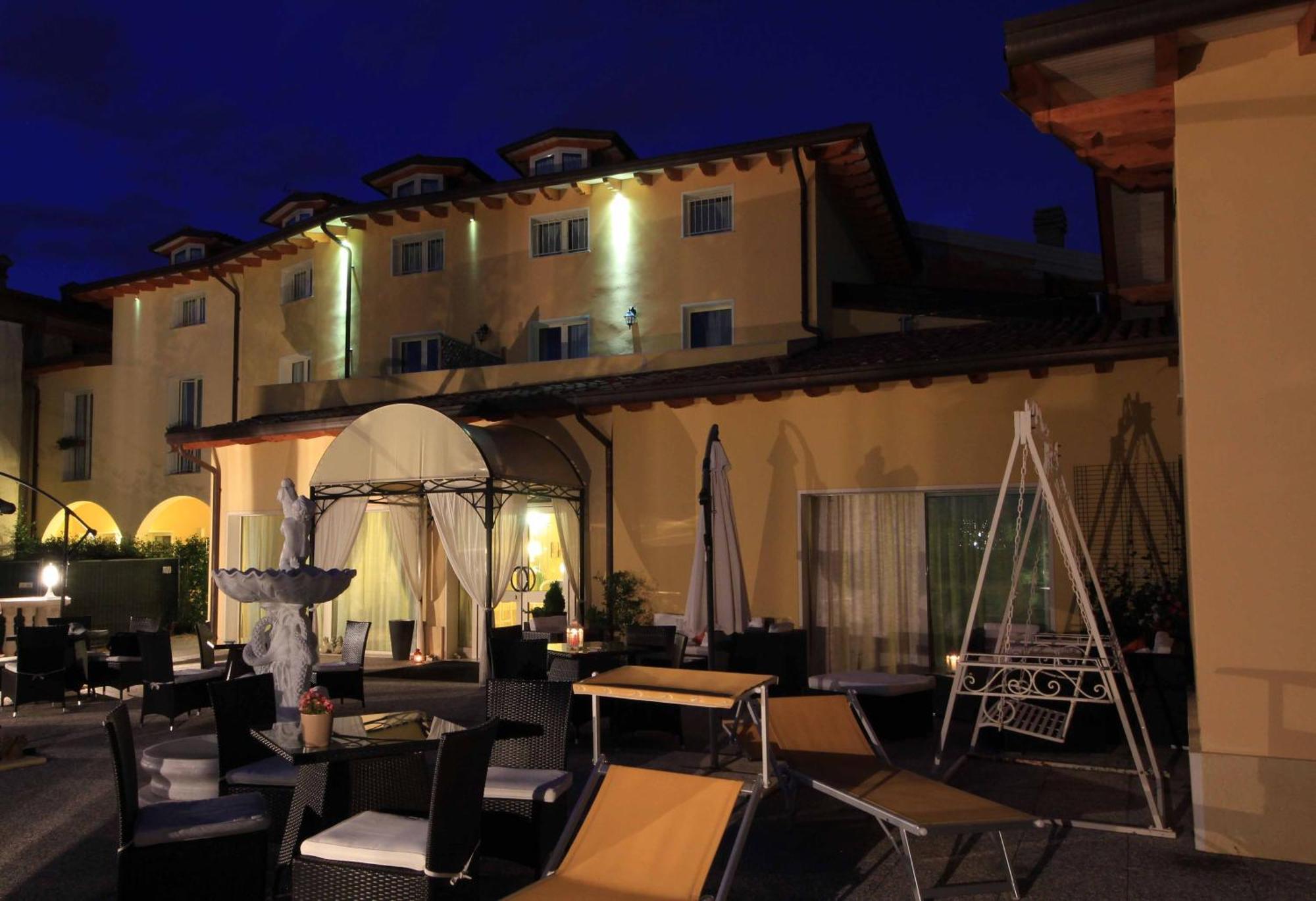 Borgo Dei Poeti Romantik Hotel Manerba del Garda Luaran gambar
