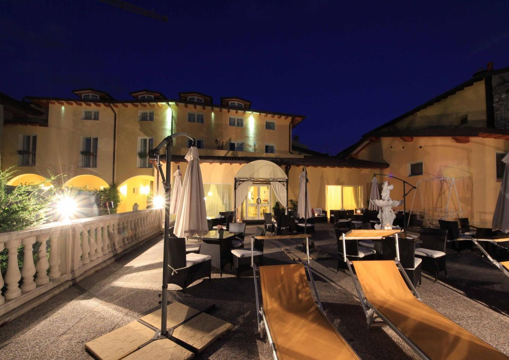 Borgo Dei Poeti Romantik Hotel Manerba del Garda Luaran gambar