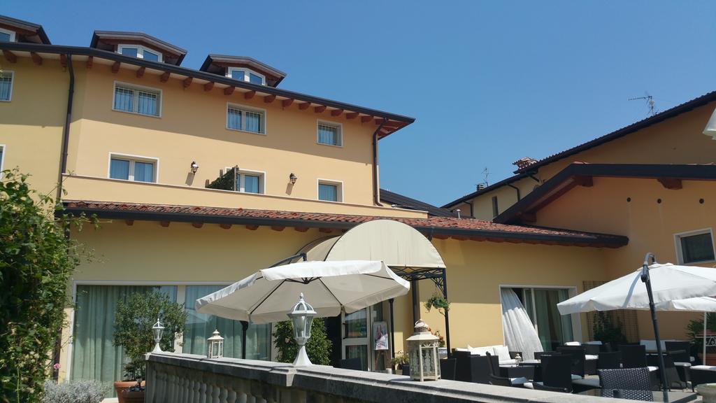 Borgo Dei Poeti Romantik Hotel Manerba del Garda Luaran gambar