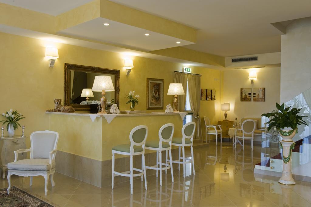 Borgo Dei Poeti Romantik Hotel Manerba del Garda Luaran gambar