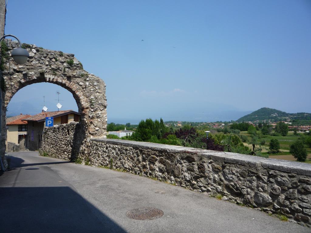 Borgo Dei Poeti Romantik Hotel Manerba del Garda Luaran gambar