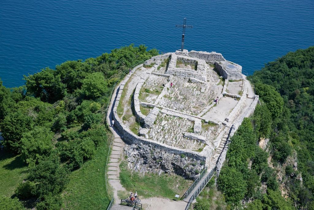 Borgo Dei Poeti Romantik Hotel Manerba del Garda Luaran gambar