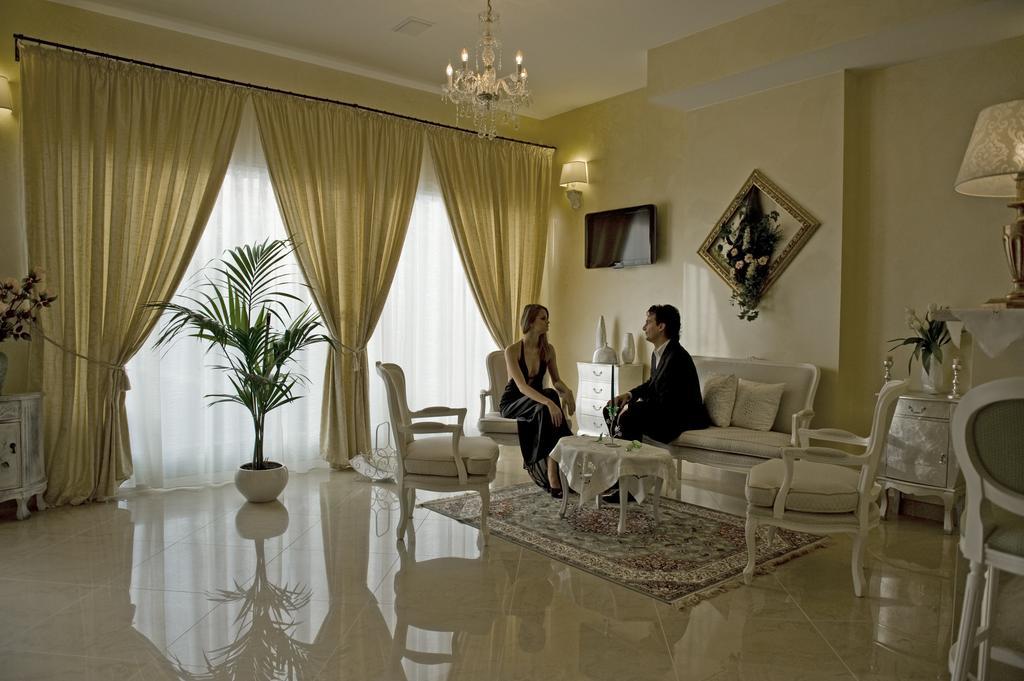 Borgo Dei Poeti Romantik Hotel Manerba del Garda Luaran gambar