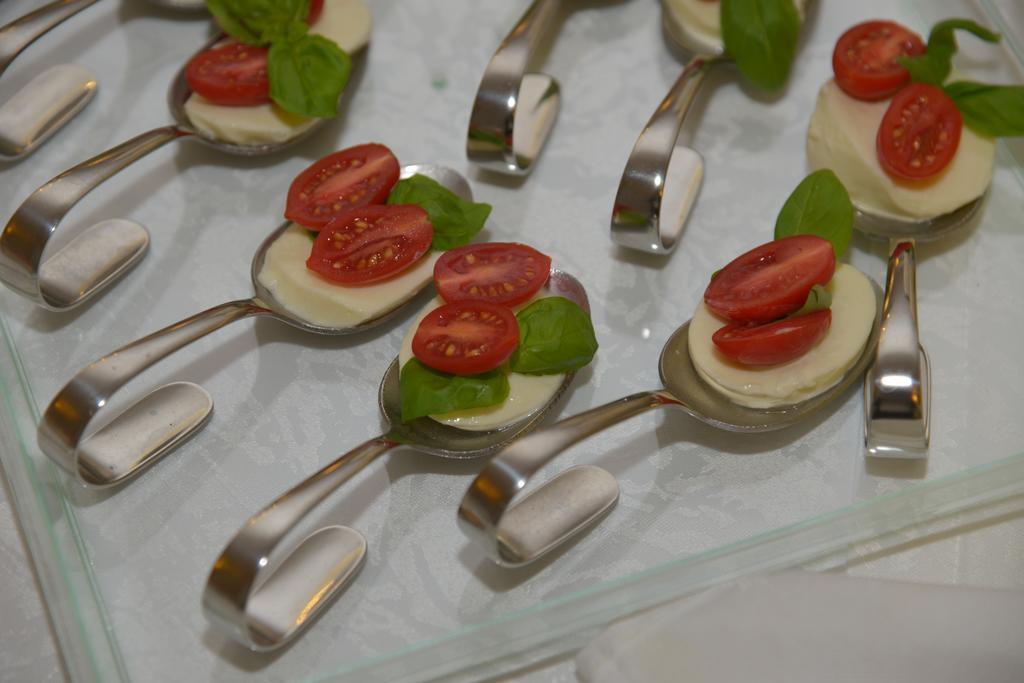 Borgo Dei Poeti Romantik Hotel Manerba del Garda Luaran gambar