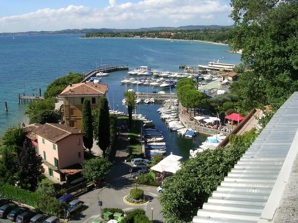 Borgo Dei Poeti Romantik Hotel Manerba del Garda Luaran gambar