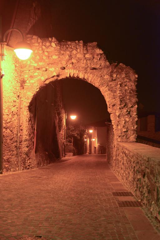 Borgo Dei Poeti Romantik Hotel Manerba del Garda Luaran gambar