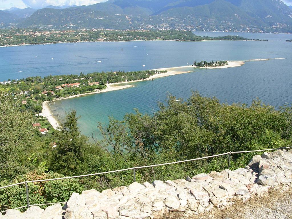 Borgo Dei Poeti Romantik Hotel Manerba del Garda Luaran gambar
