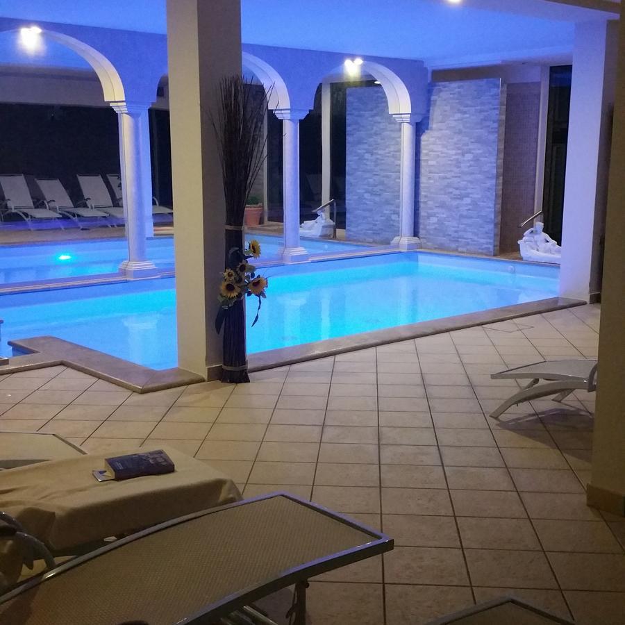 Borgo Dei Poeti Romantik Hotel Manerba del Garda Luaran gambar