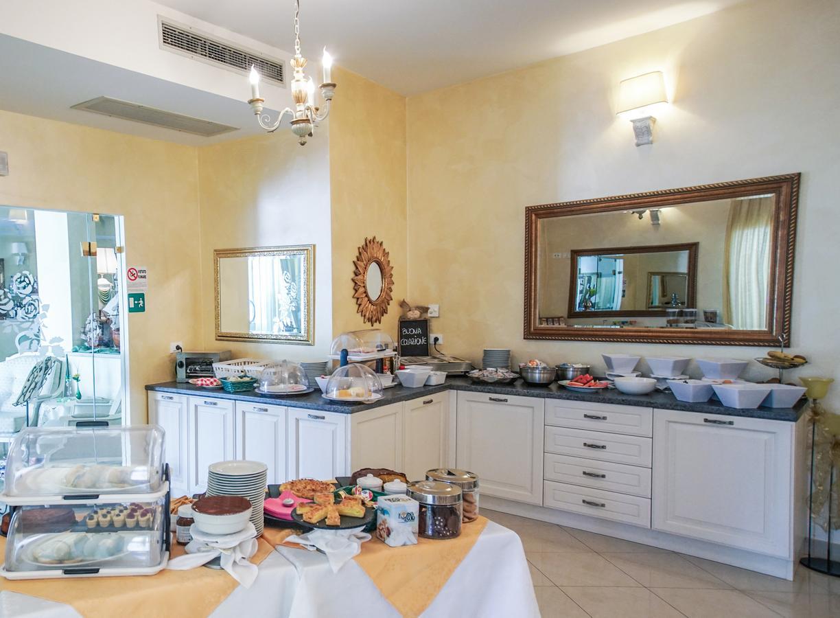 Borgo Dei Poeti Romantik Hotel Manerba del Garda Luaran gambar