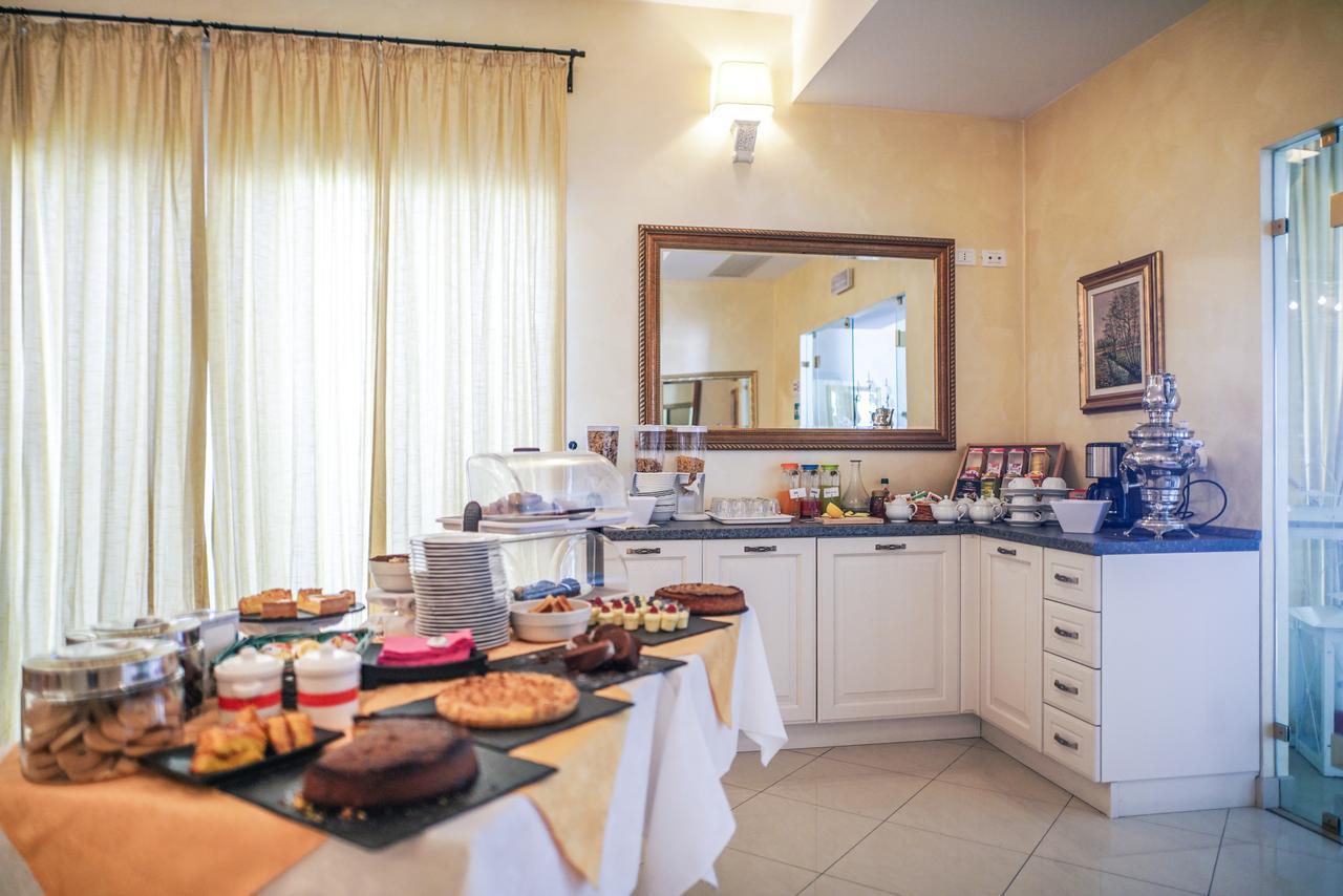 Borgo Dei Poeti Romantik Hotel Manerba del Garda Luaran gambar