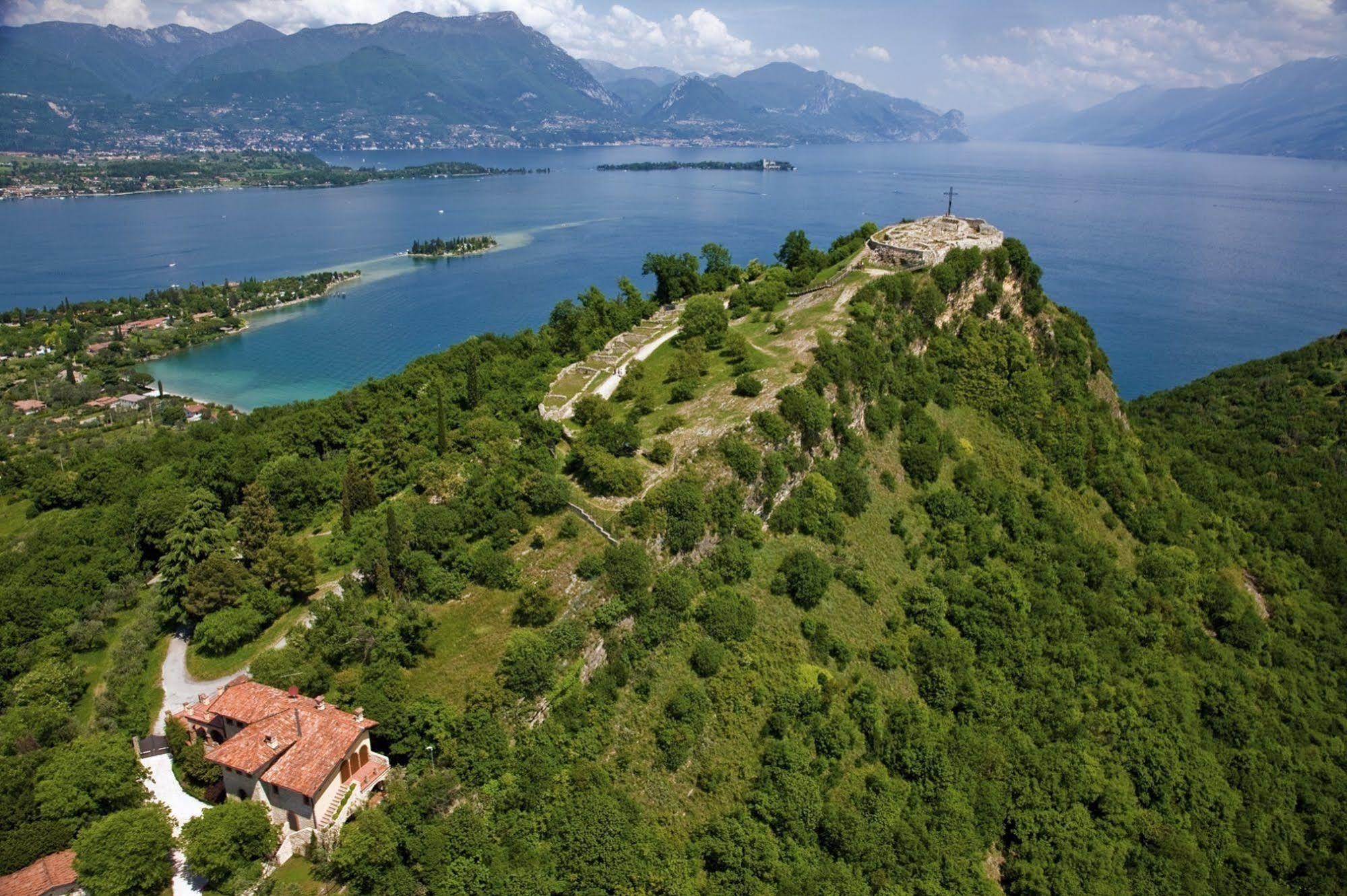 Borgo Dei Poeti Romantik Hotel Manerba del Garda Luaran gambar