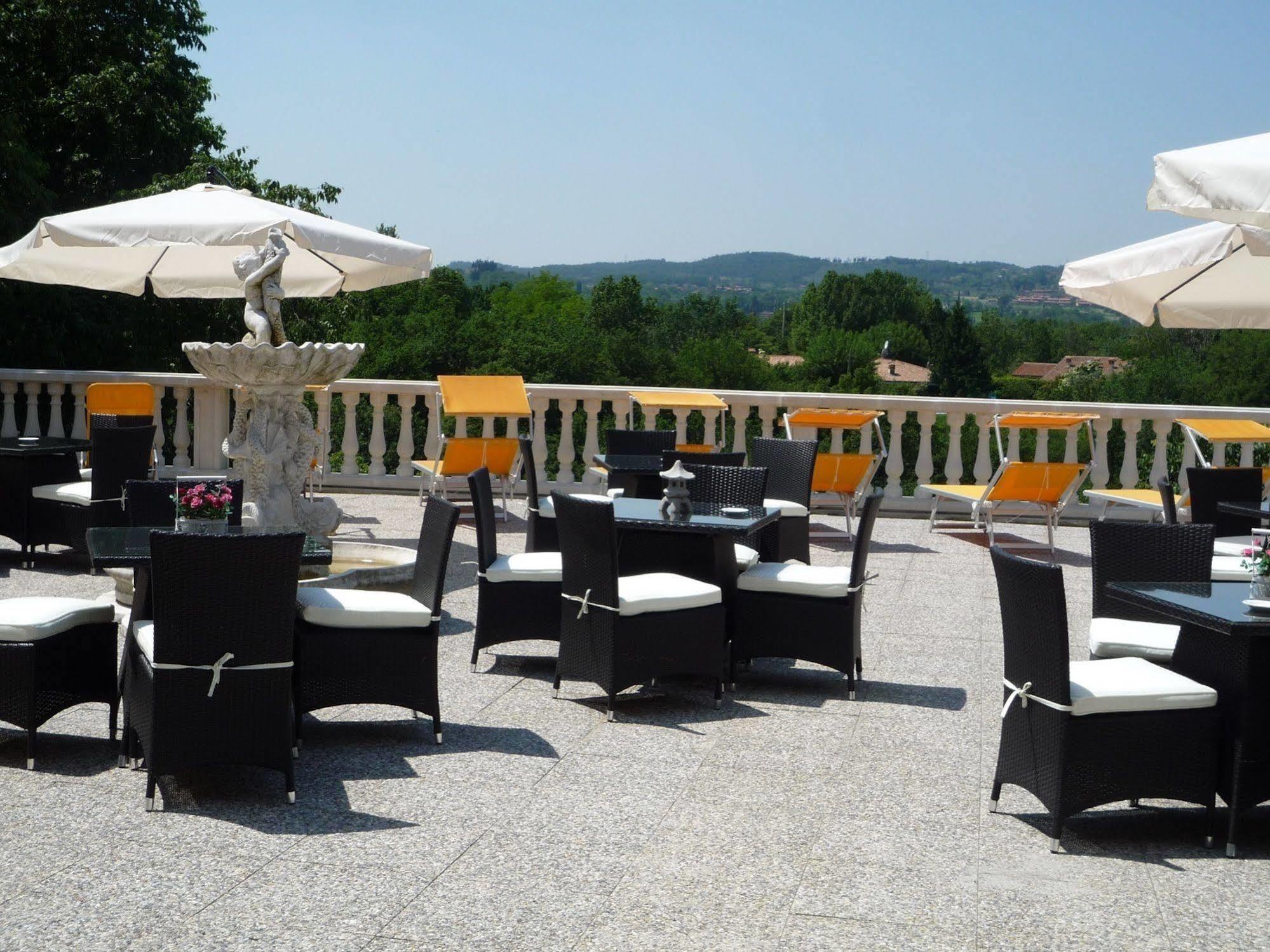 Borgo Dei Poeti Romantik Hotel Manerba del Garda Luaran gambar