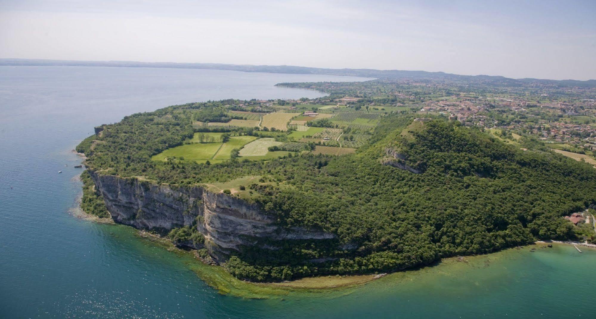 Borgo Dei Poeti Romantik Hotel Manerba del Garda Luaran gambar
