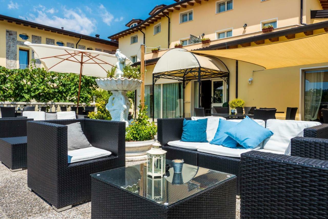 Borgo Dei Poeti Romantik Hotel Manerba del Garda Luaran gambar