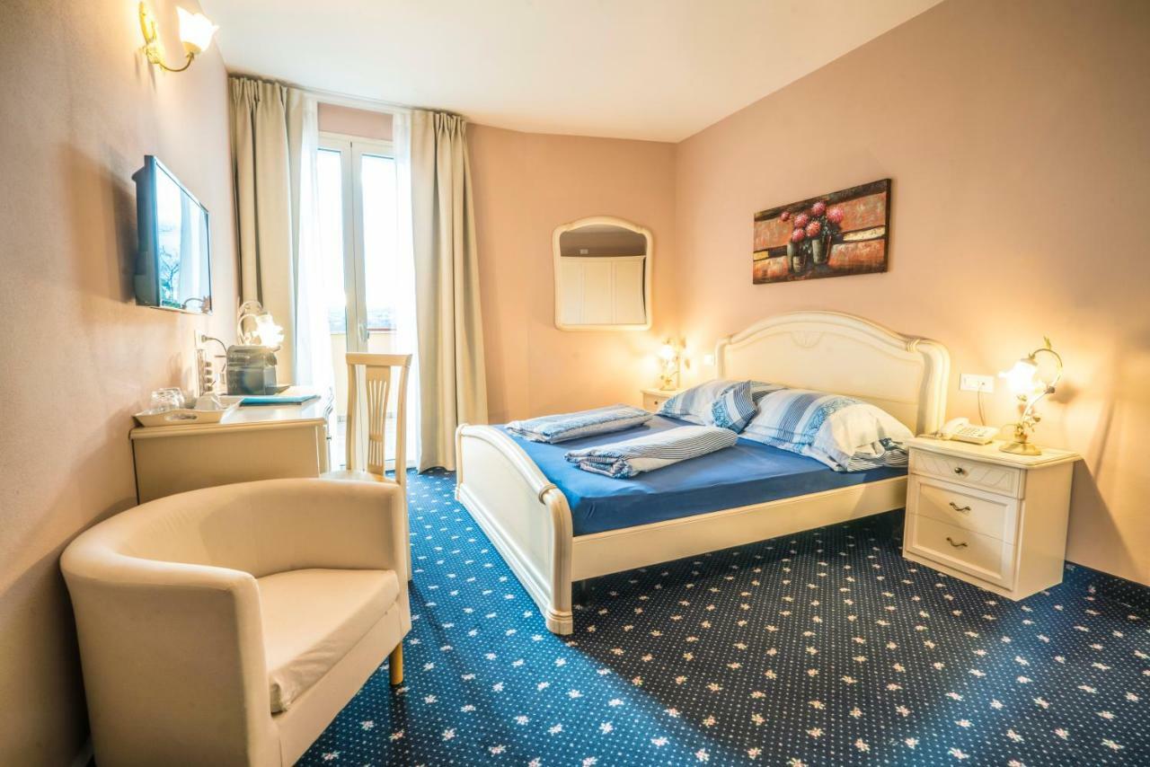 Borgo Dei Poeti Romantik Hotel Manerba del Garda Luaran gambar